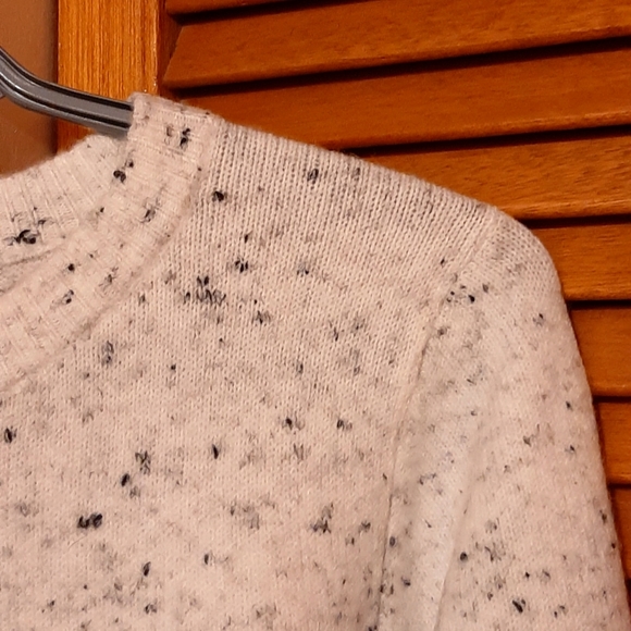 Wintery Long Sleeve Sweater - Picture 6 of 11